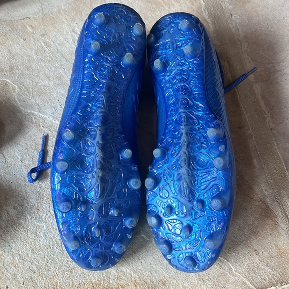 Under armor, size 9 blue football cleats. Been worn less than 10 times .No holes - Picture 4 of 4